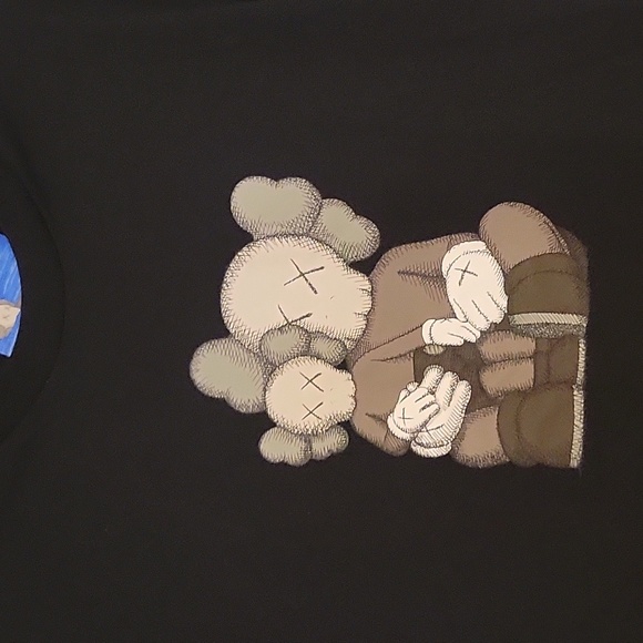 NWT Uniqlo x KAWS Small Tshirt - Picture 2 of 4